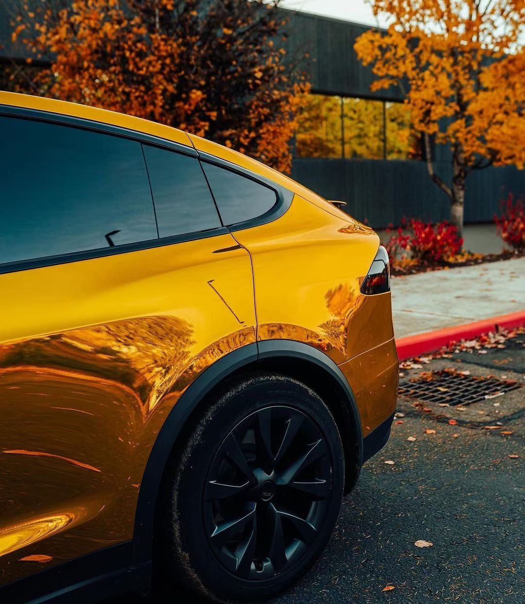 Tesla|Mirror Chrome Gold Vinyl Wrap|Eowrap