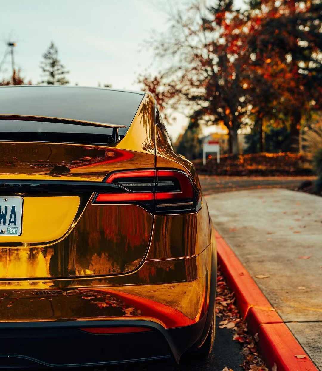 Tesla|Mirror Chrome Gold Vinyl Wrap|Eowrap