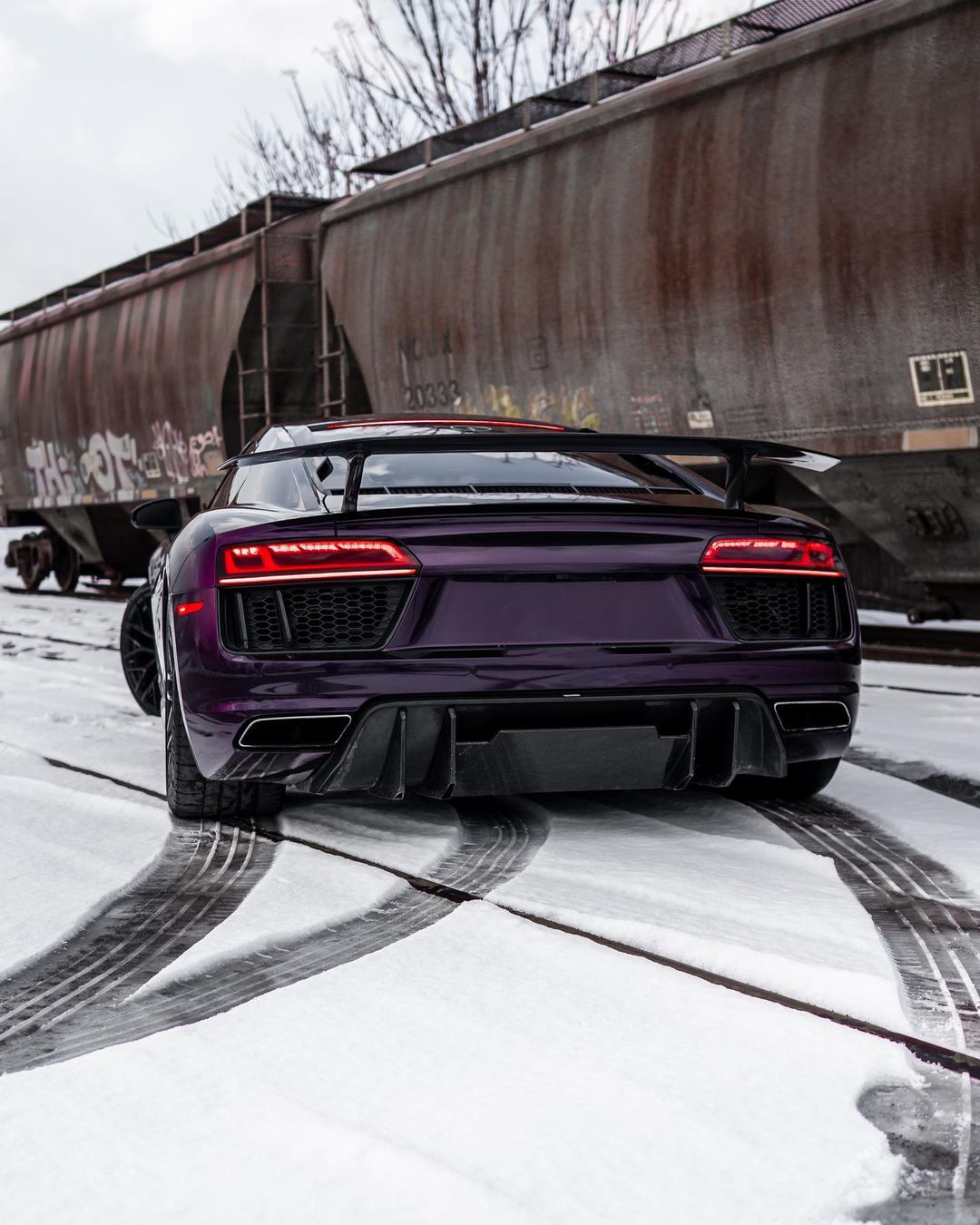 Audi R8|Glossy Metallic Midnight Purple Vinyl Wrap|Eowrap