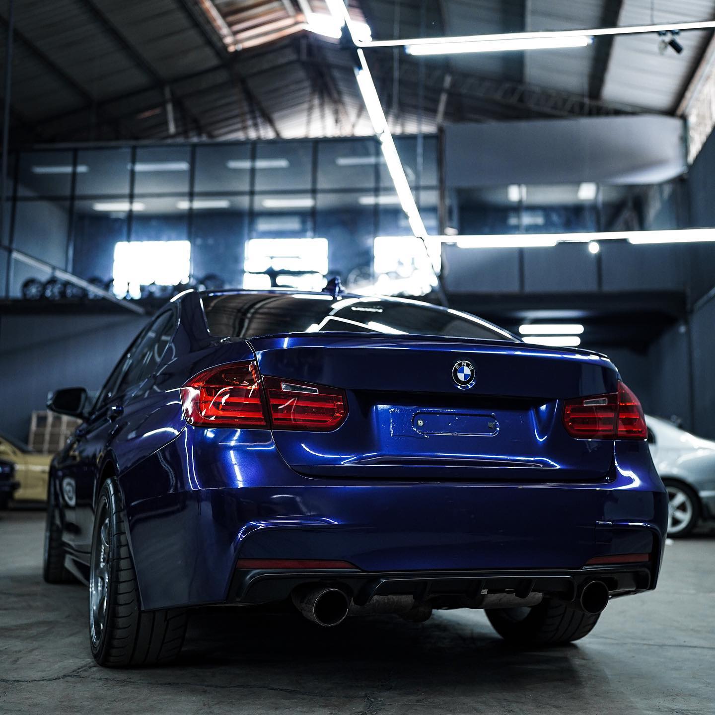 BMW|Glossy Metallic Tanzanite Blue Vinyl Wrap|Eowrap