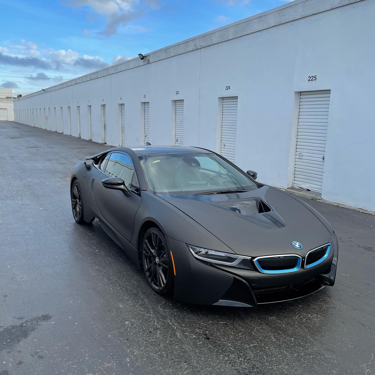 BMW i8|Matte Black Vinyl Wrap|Eowrap