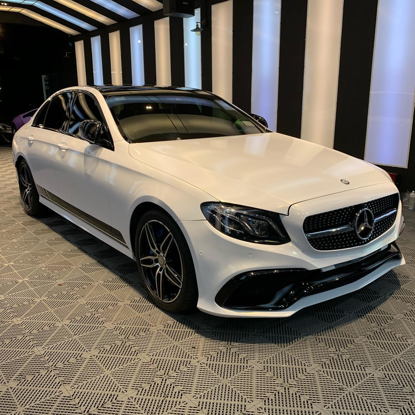 Benz E|Glossy White Gold Vinyl Wrap|Eowrap