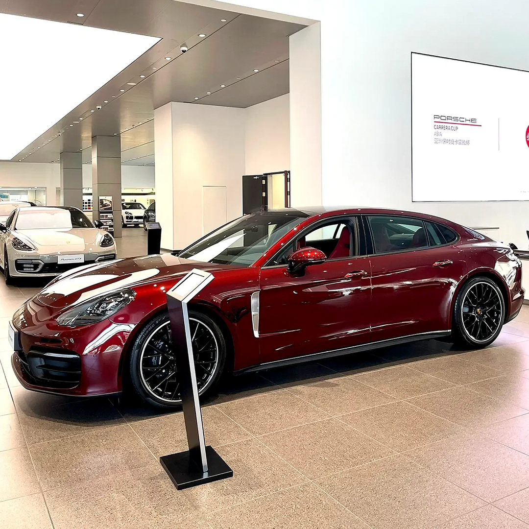 Glossy Liquid Metal Vampire Red Vinyl Wrap