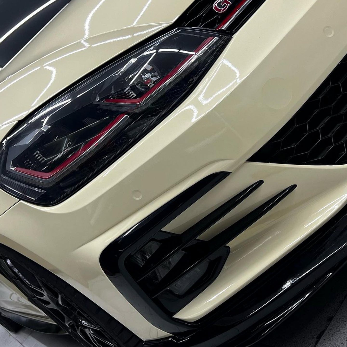 Golf GTI|High Glossy Simply White Vinyl Wrap|Eowrap