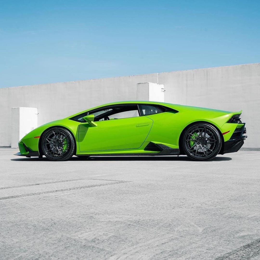 Lamborghini|Super Glossy Thyme Green Vinyl Wrap|Eowrap