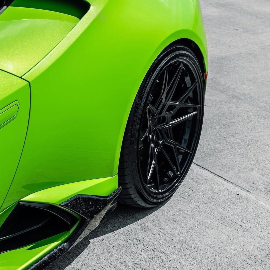 Lamborghini|Super Glossy Thyme Green Vinyl Wrap|Eowrap