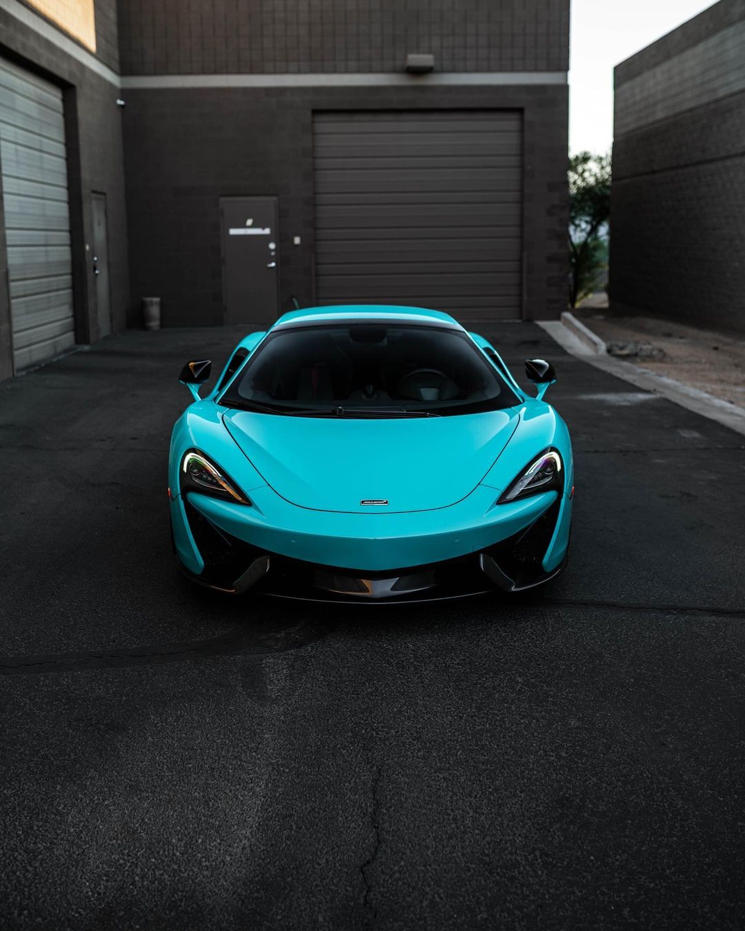 McLaren P1|Super Glossy Tiffany Vinyl Wrap|Eowrap