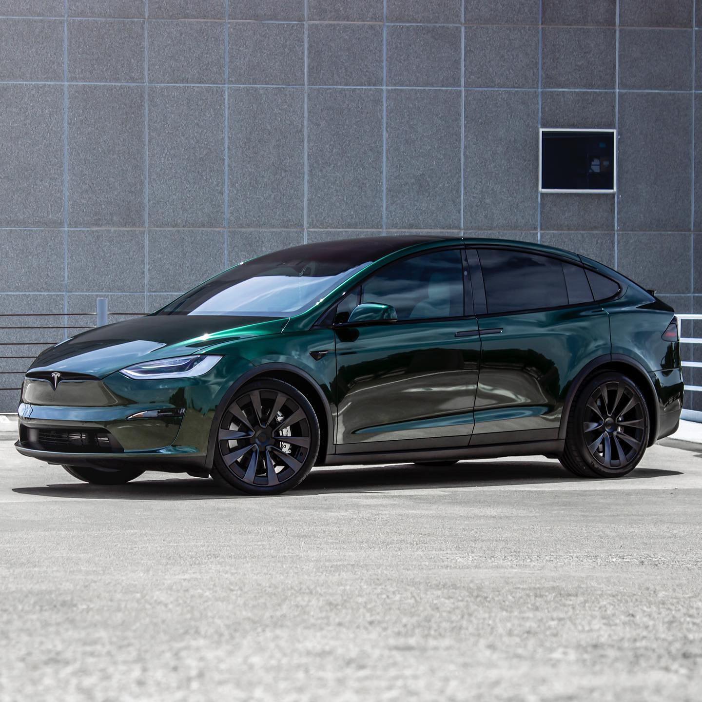 Tesla Model X|Glossy Metallic Sacramento Green Vinyl Wrap|Eowrap