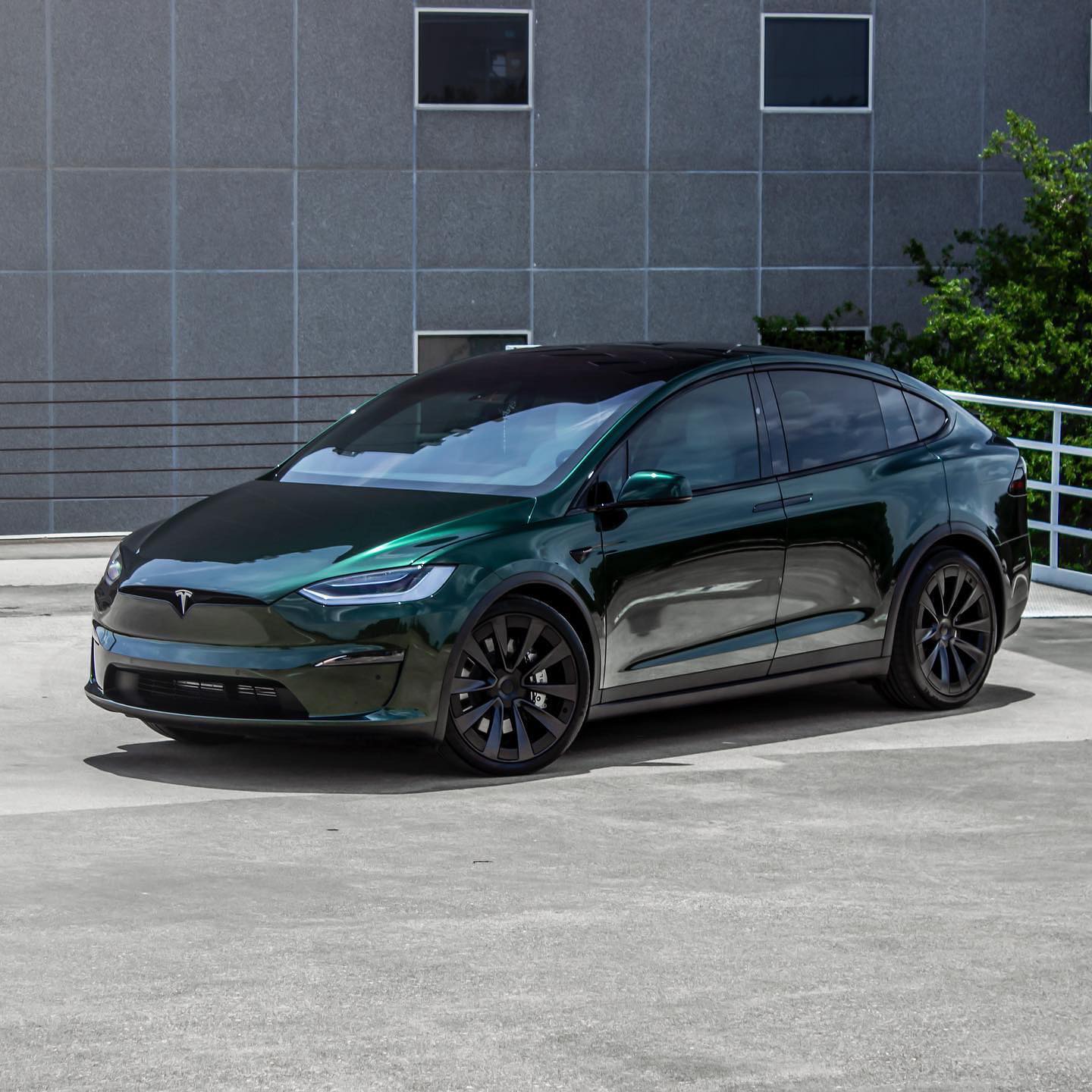 Tesla Model X|Glossy Metallic Sacramento Green Vinyl Wrap|Eowrap