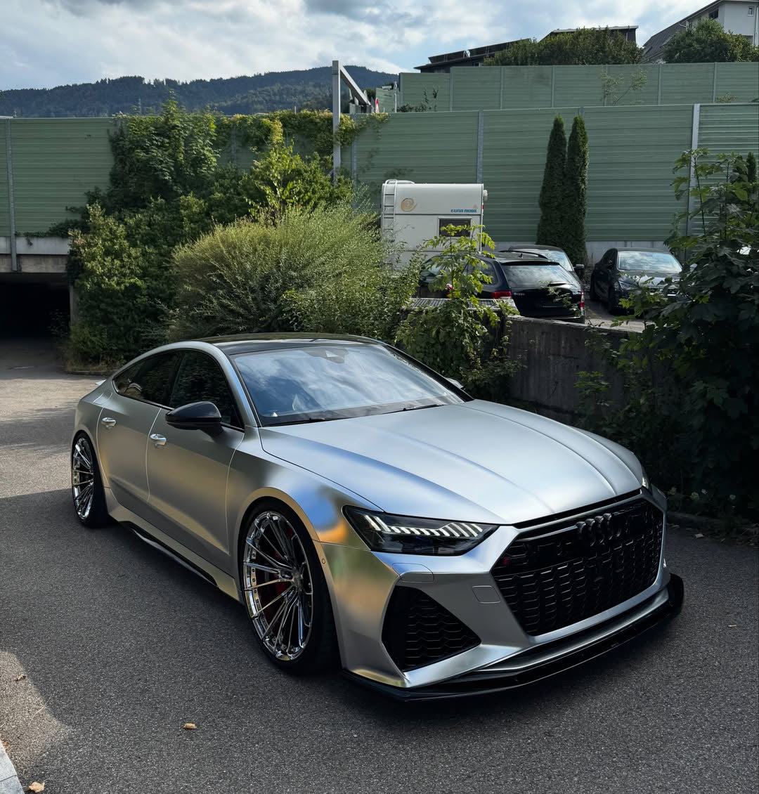 Satin Chrome Silver Vinyl Wrap installed on Audi RS 7 Sportback (C8) RS 7 Sportback (C8)